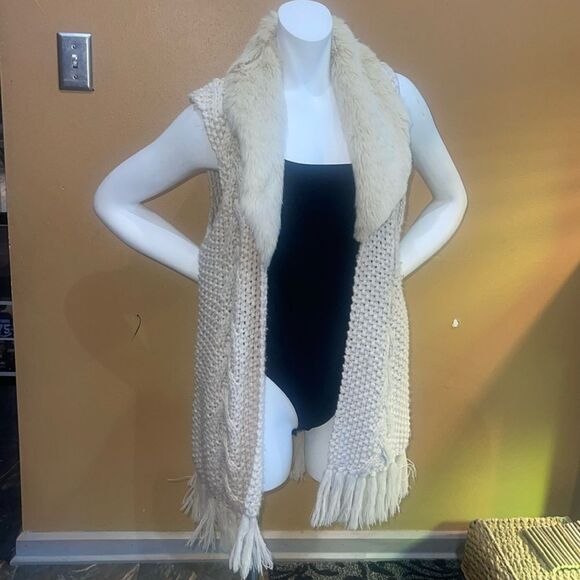 Anthropologie Lily’s Closet Ivory Sweater Vest With Faux Fur Collar Size S - Picture 2 of 15